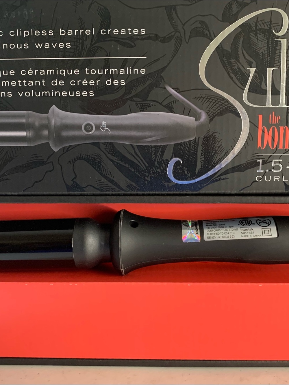 The Sultra Bombshell 1.5" Clipless Curling Wand - Black